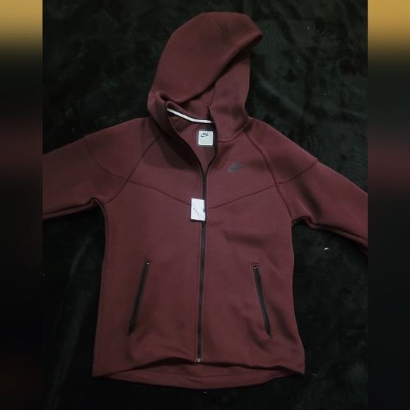 Nike Tech - Picture 3 of 3